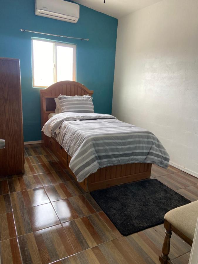 Large 4 Bedroom Home With Gated Parking ปูแอร์โตเปญาสโก ภายนอก รูปภาพ