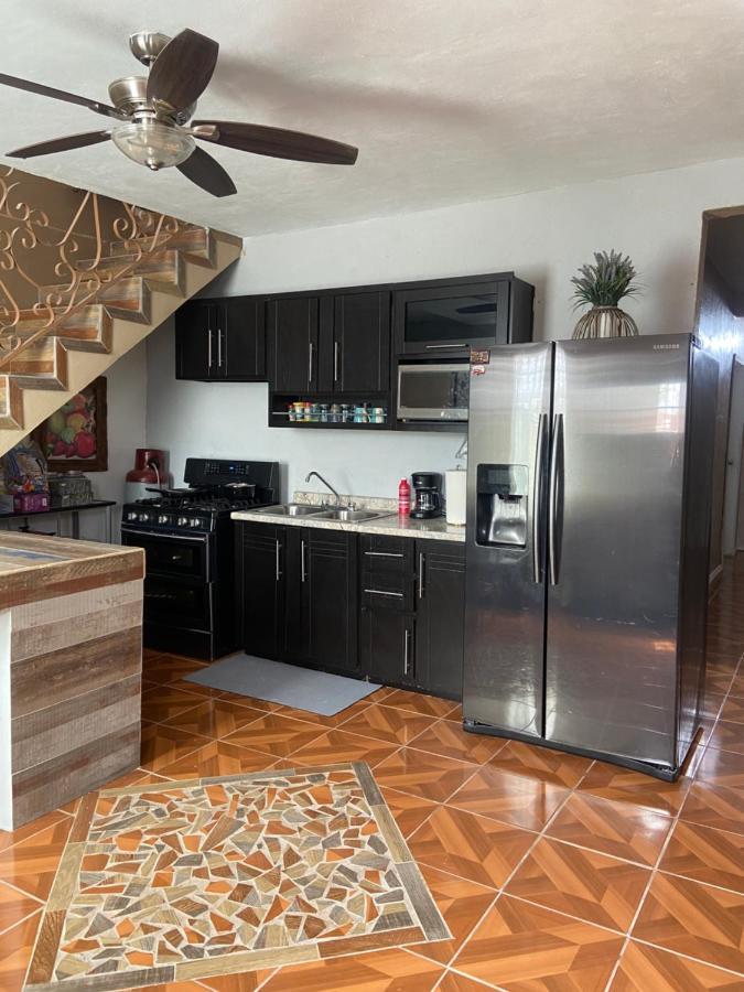 Large 4 Bedroom Home With Gated Parking ปูแอร์โตเปญาสโก ภายนอก รูปภาพ