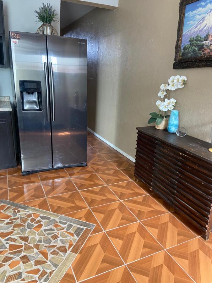 Large 4 Bedroom Home With Gated Parking ปูแอร์โตเปญาสโก ภายนอก รูปภาพ